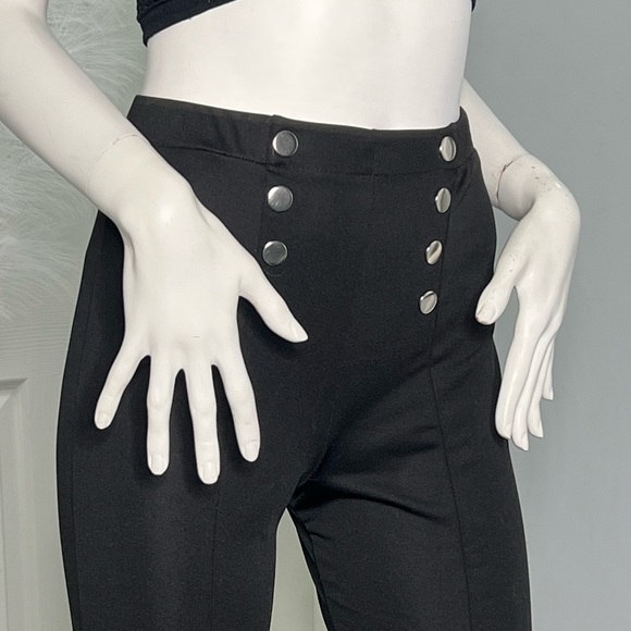 Faux Button Leggings - Picture 3 of 5